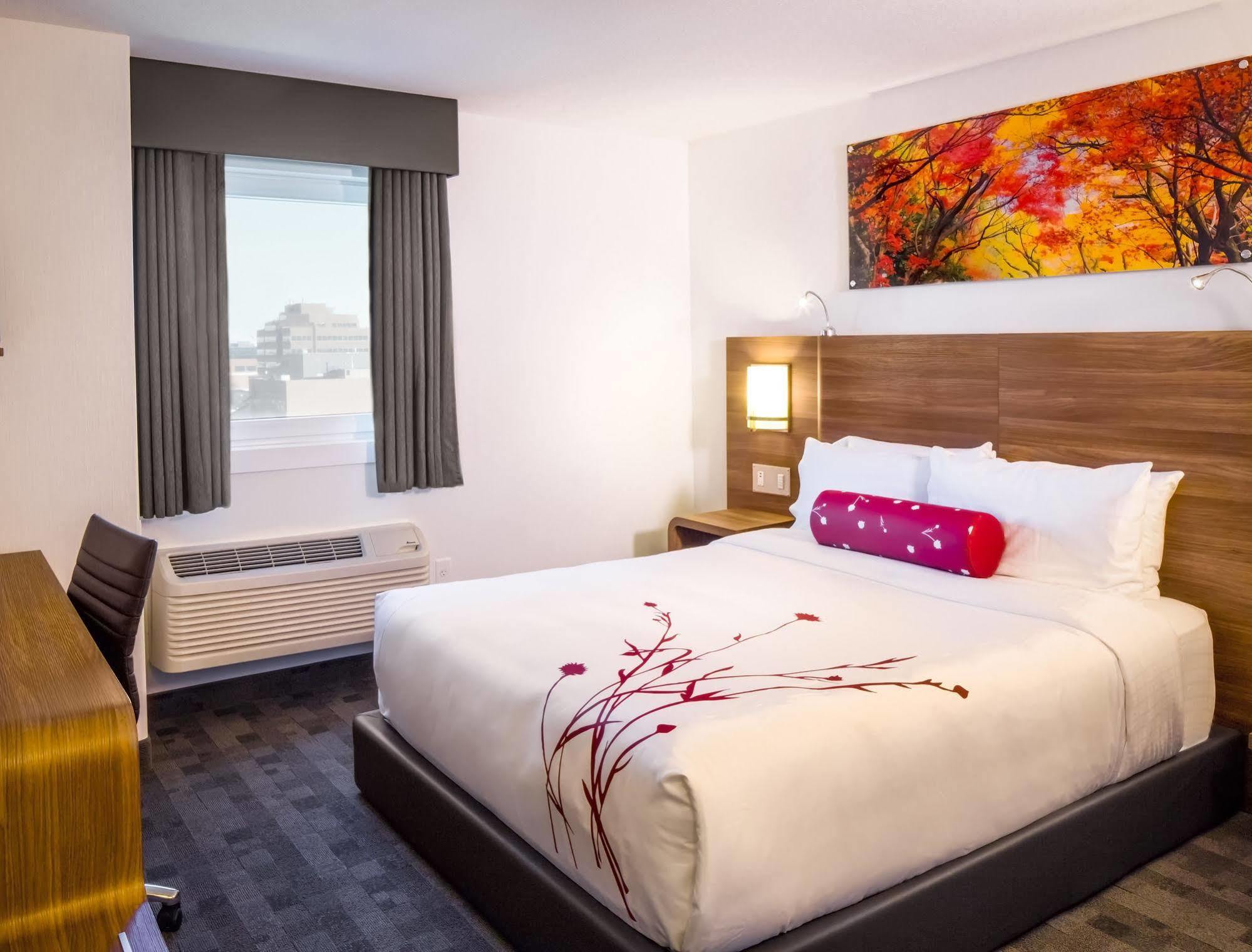 Hotel Elan YYC Exteriér fotografie