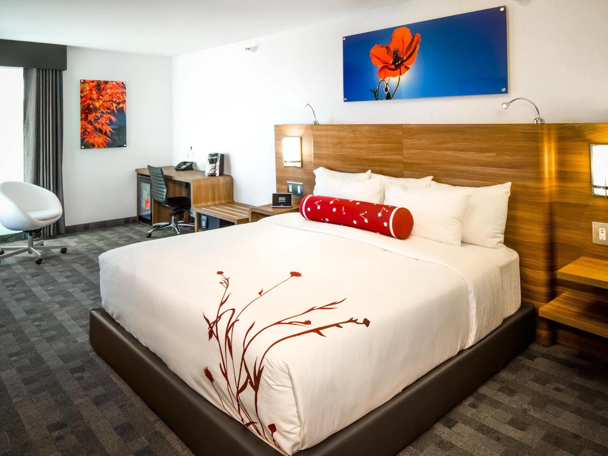 Hotel Elan YYC Exteriér fotografie