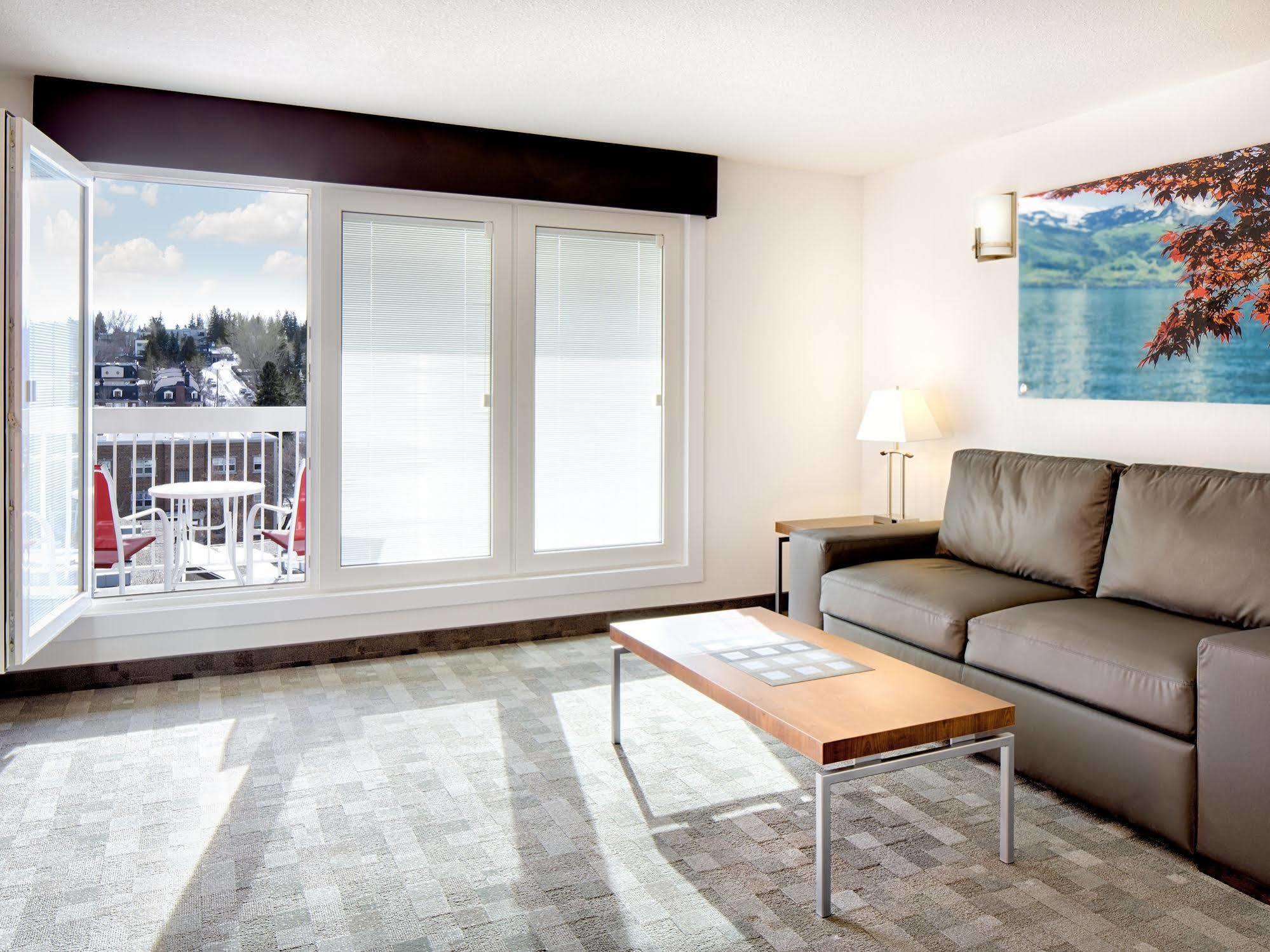Hotel Elan YYC Exteriér fotografie